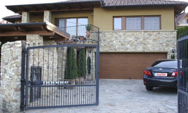 Garázskapu, Garázskapu Pécs, szekcionált garázskapu, szekcionált garázskapu Pécs