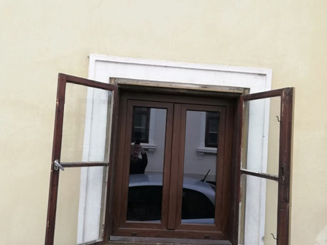 műanyag-nyílászáró-ridsolutionskft-pécs-dió-fóliás-erkélyajtó-ablak-hőszigeteltüveg-műemlék